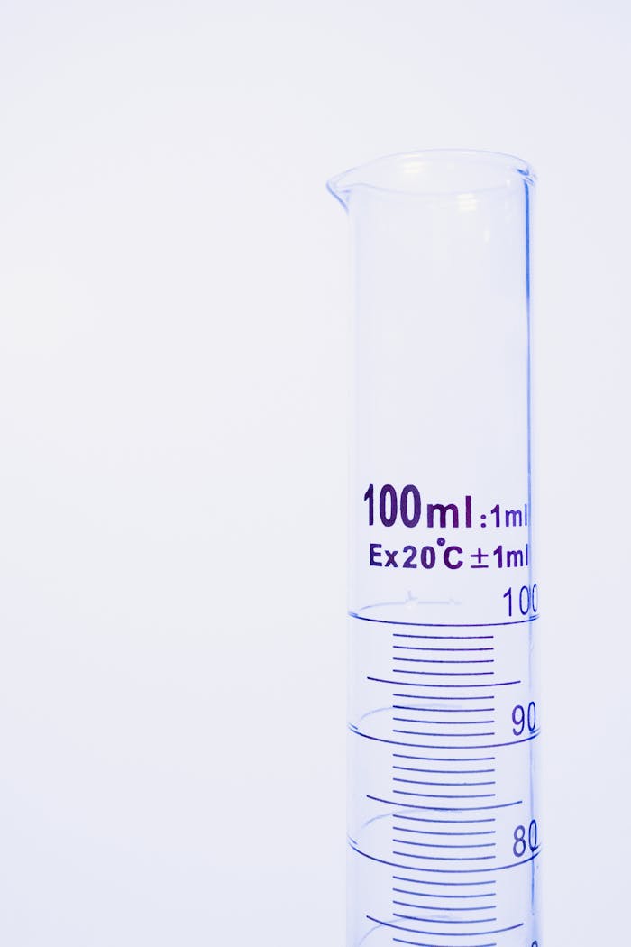 High-quality image of a 100ml graduated cylinder with precise markings.